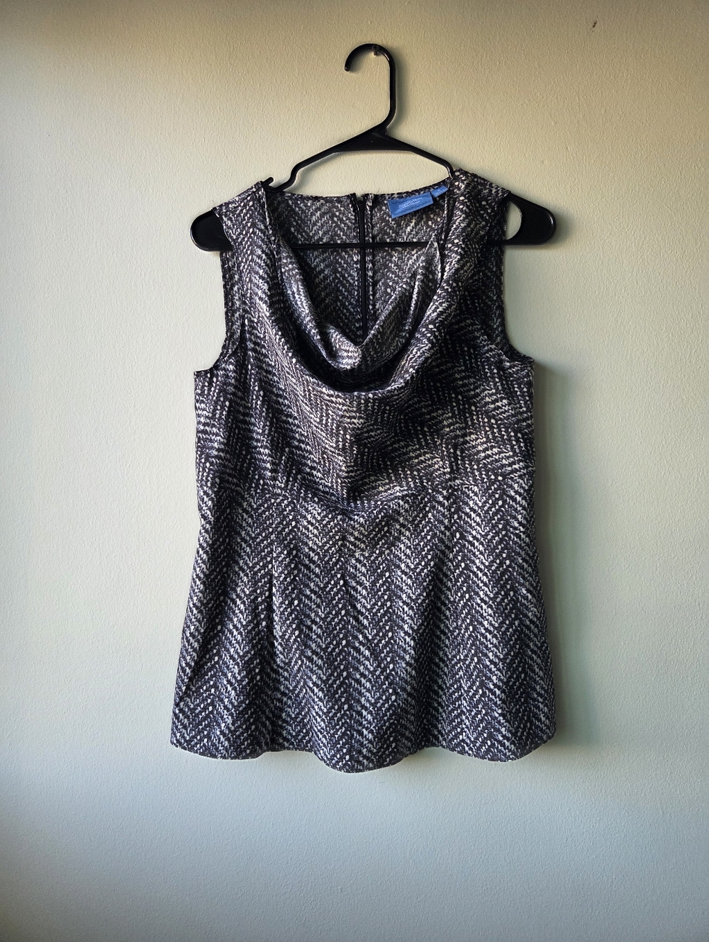 Vera Wang Sleeveless Cowl Neck Shirt Size S in Black and White